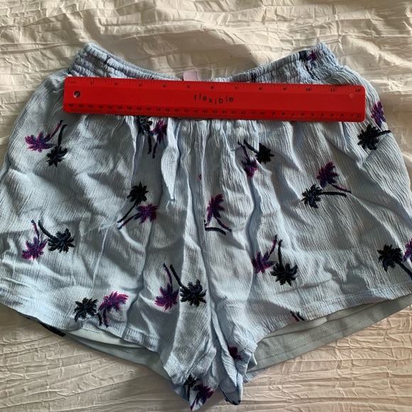 Flowy palm tree shorts - Picture 6 of 8